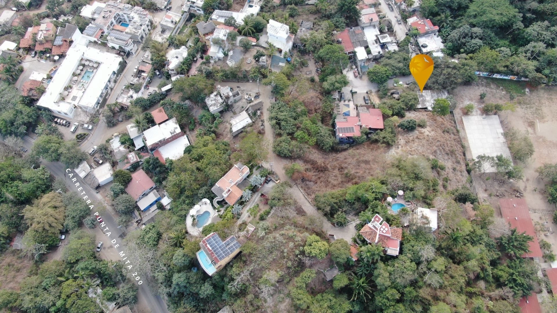 Investment property in Avestruces Sayulita with apartments and land.