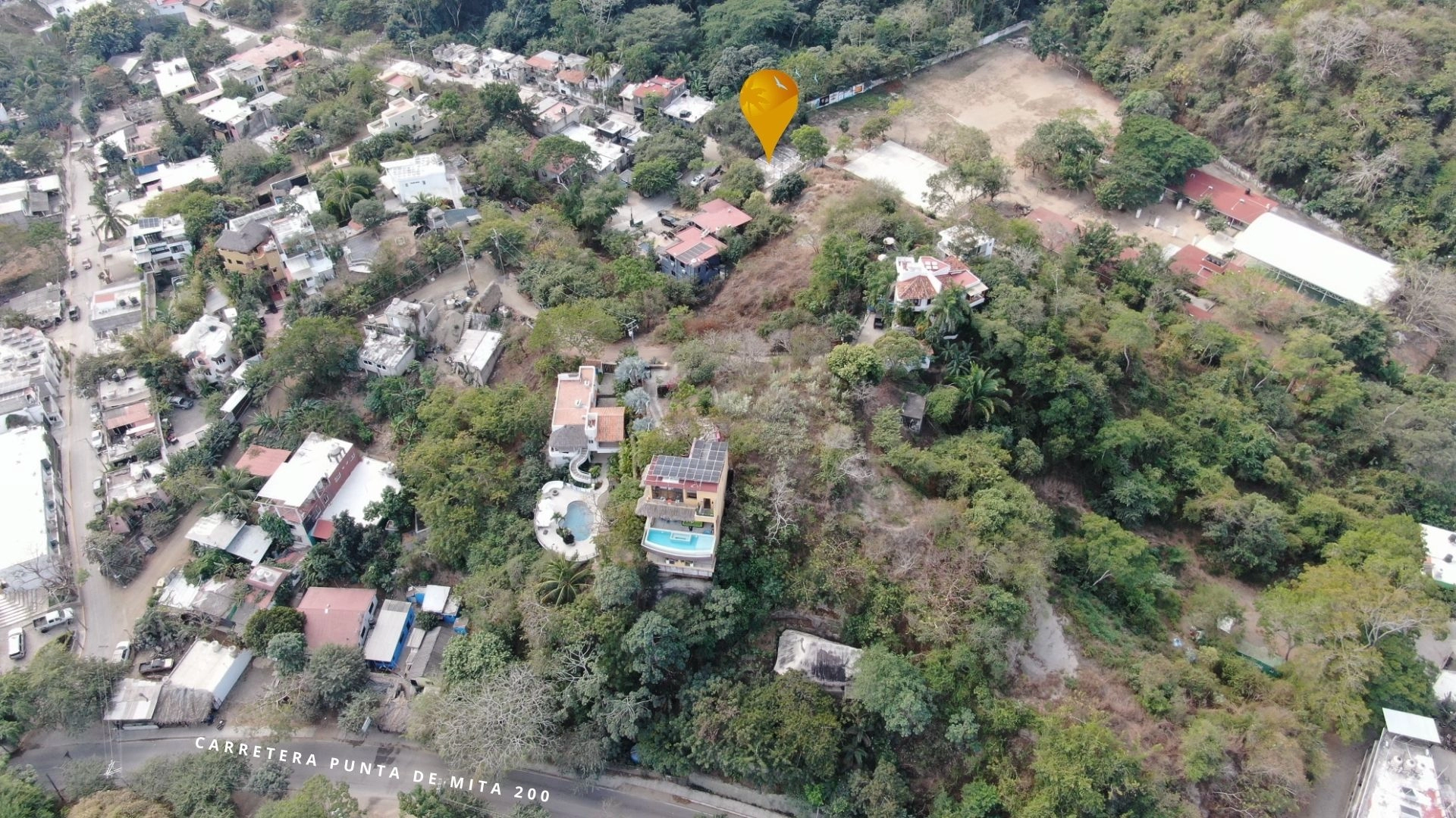 Investment property in Avestruces Sayulita with apartments and land.