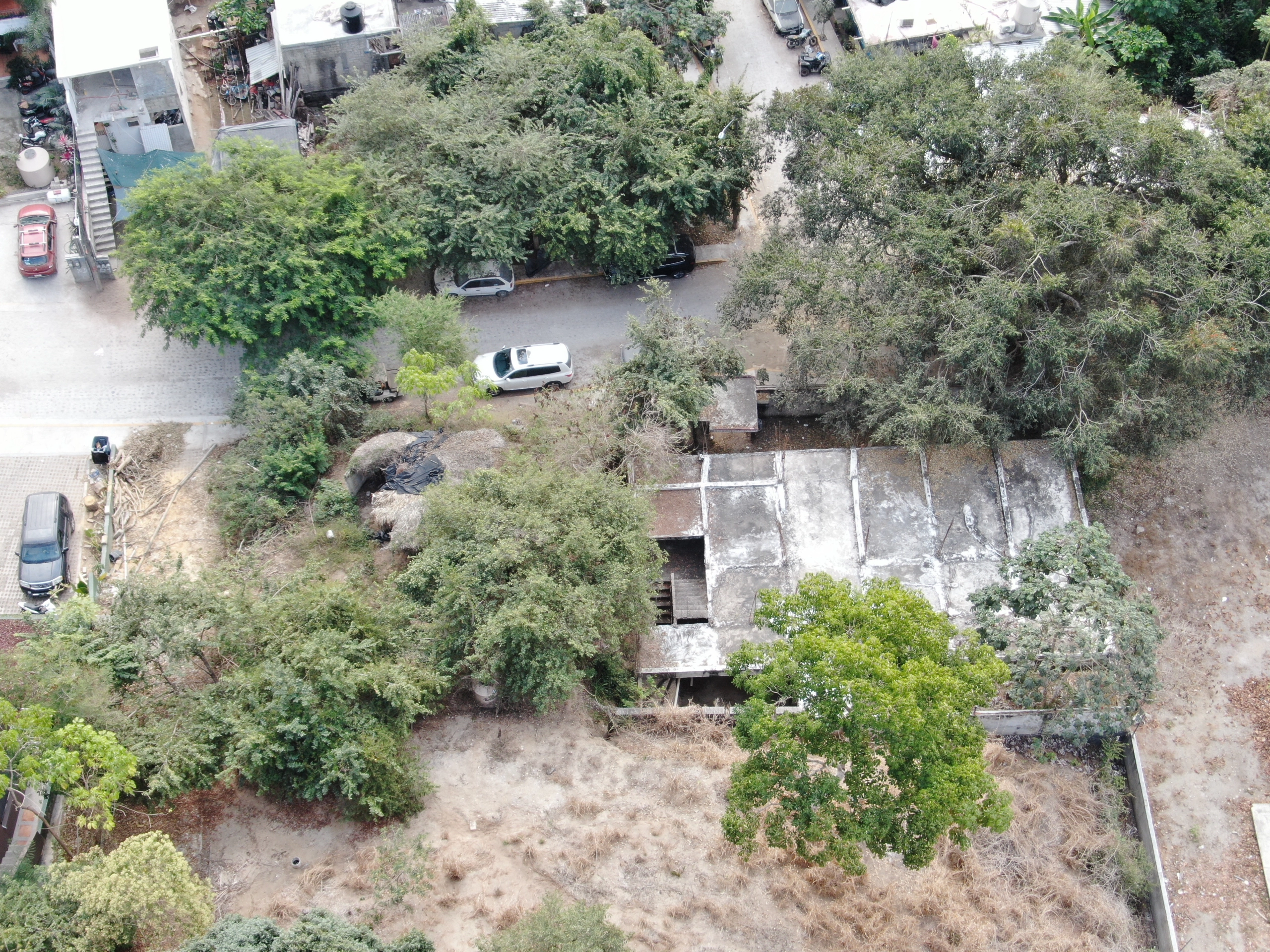 Investment property in Avestruces Sayulita with apartments and land.