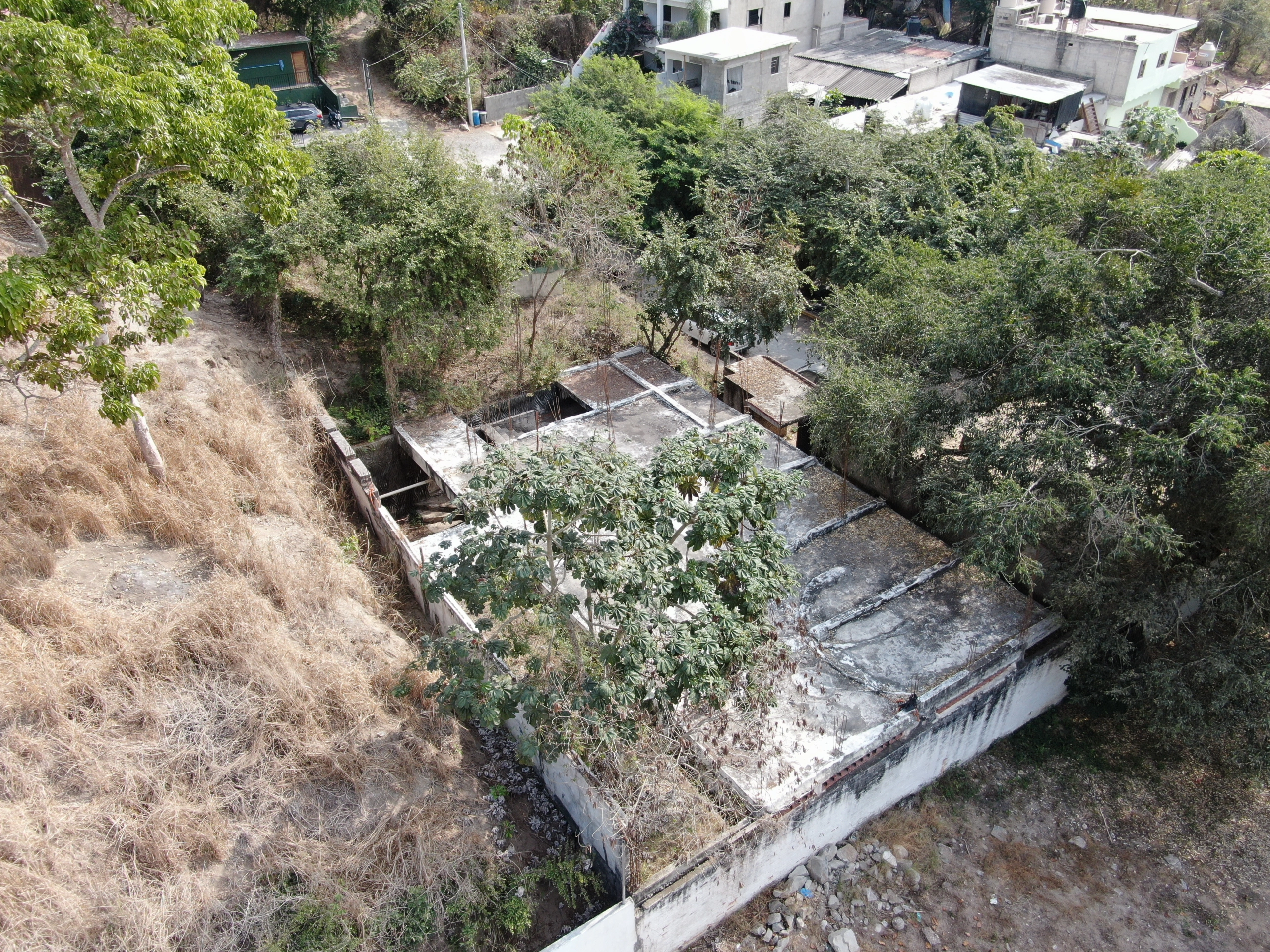 Investment property in Avestruces Sayulita with apartments and land.