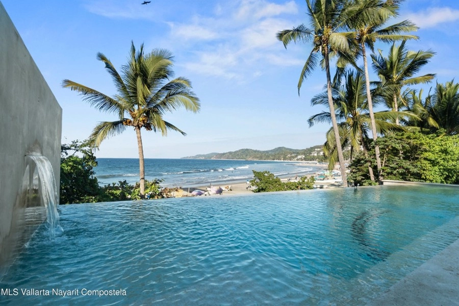 Infinity Pool With Ocean Breeze