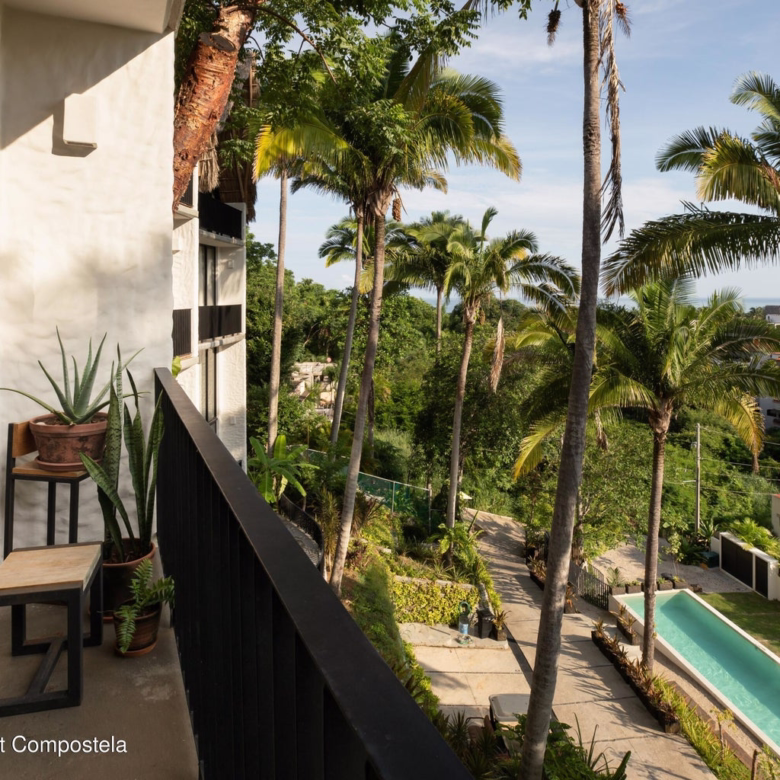 Condominio de 2 recámaras en venta en Sayulita, México, con vista al mar y techo de palapa
