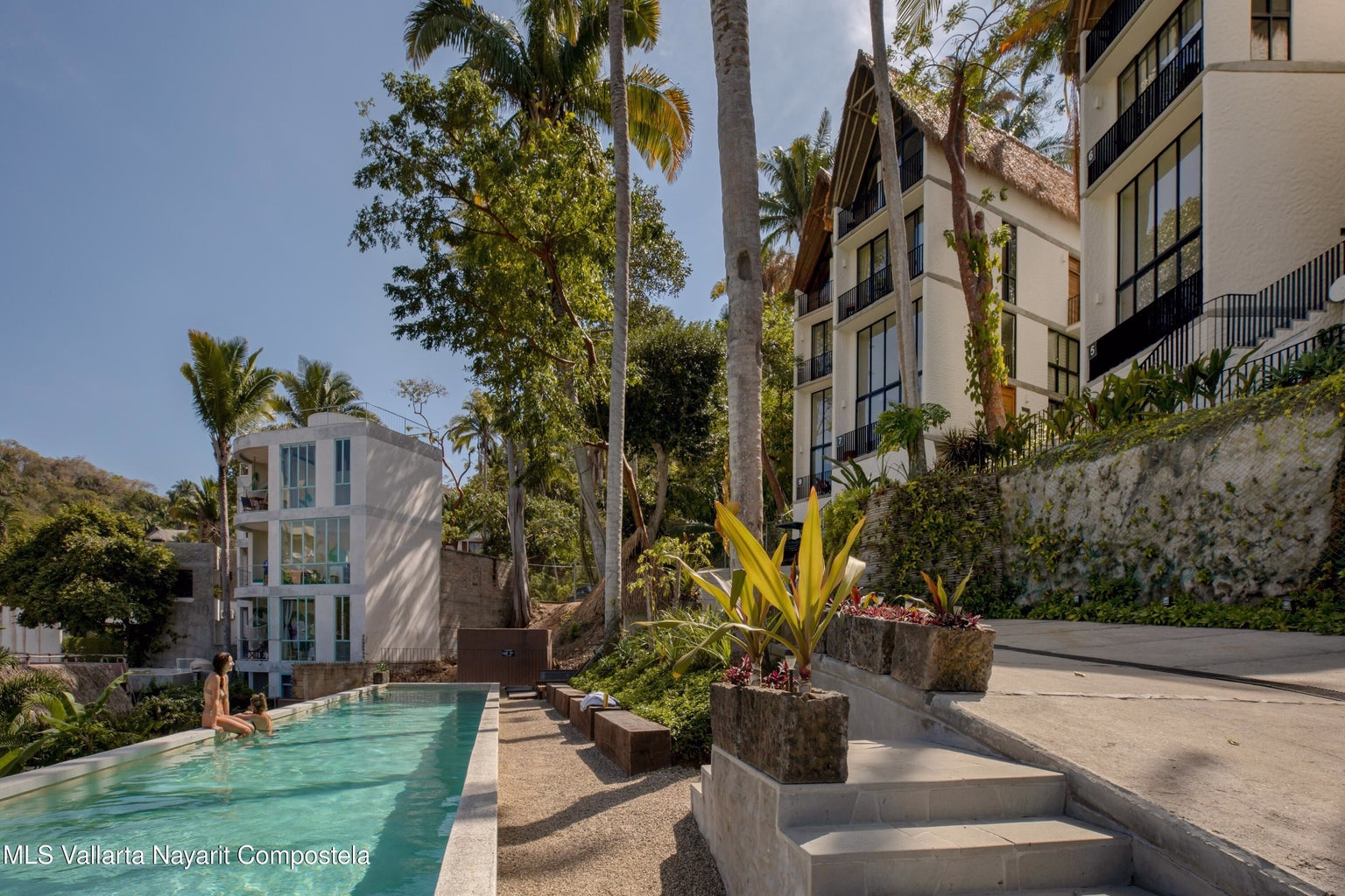 Condominio de 2 recámaras en venta en Sayulita, México, con vista al mar y techo de palapa