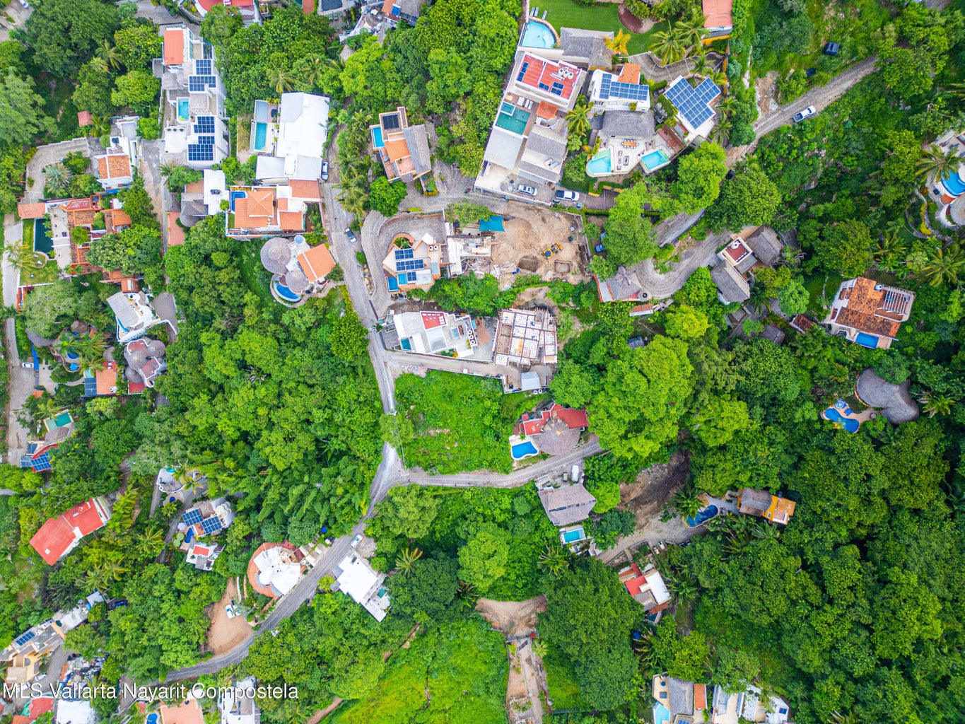 Terreno con vista al mar en venta en el exclusivo vecindario Nanzal de Sayulita.