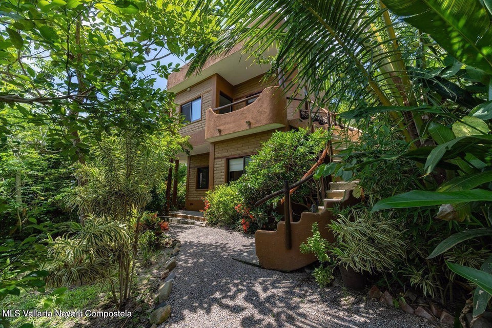 Tahiti-Casa-de-los-Pajaros-3 Investment property for sale in San Pancho with four rental apartments and private home