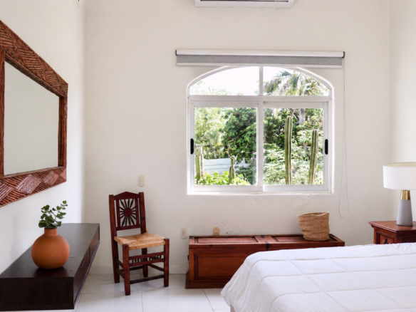 Primary bedroom with king-size bed at Casa Nichos