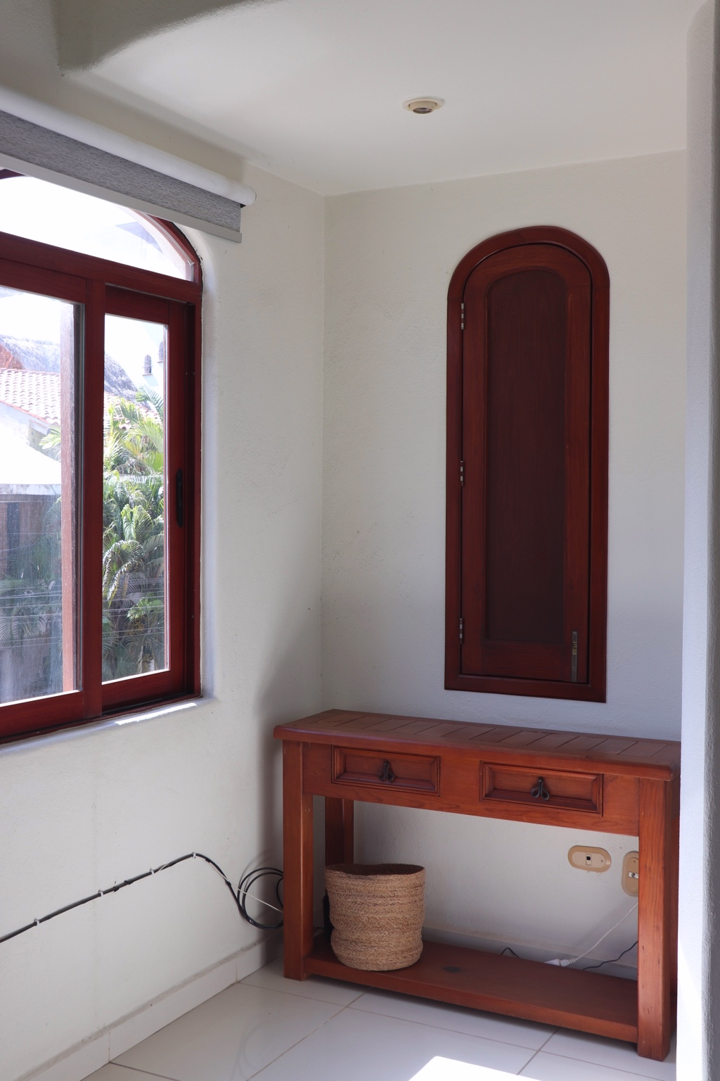 Primary bedroom with king-size bed at Casa Nichos